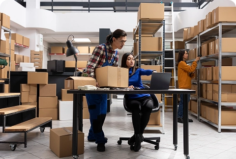 Team managing inventory and order processing for ecommerce business Team managing inventory and order processing for ecommerce business